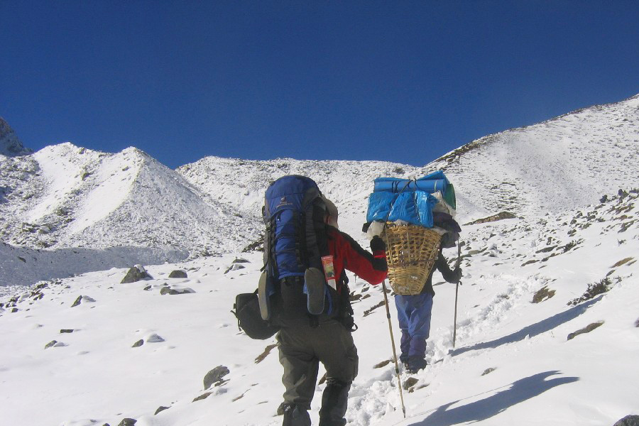 Trekkers on the route to Manalsu Trek